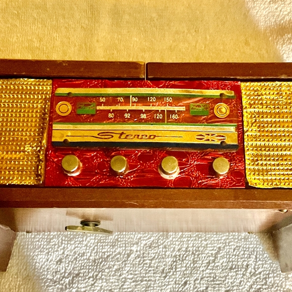 Beautiful OLD ANTIQUE 1960’s Record Player Music & Jewelry Box. - Picture 10 of 10